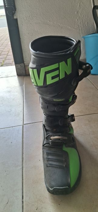 Botas de moto cross e cervical