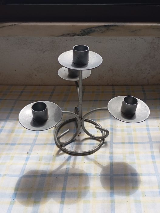 2 Candelabros Metálicos para 4 Velas – Estilo Vintage/Industrial