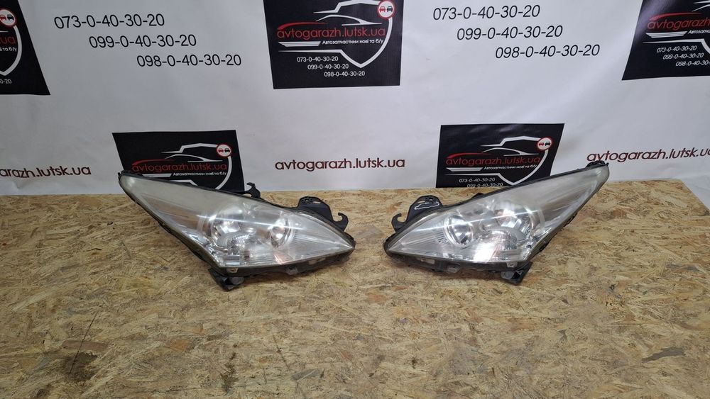 Фара Peugeot 3008 передняя передня Пежо