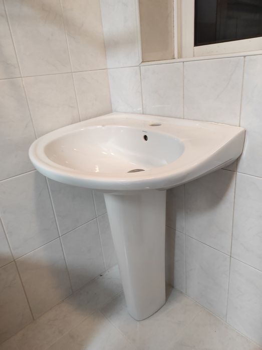 Vendo lavatório com pé
