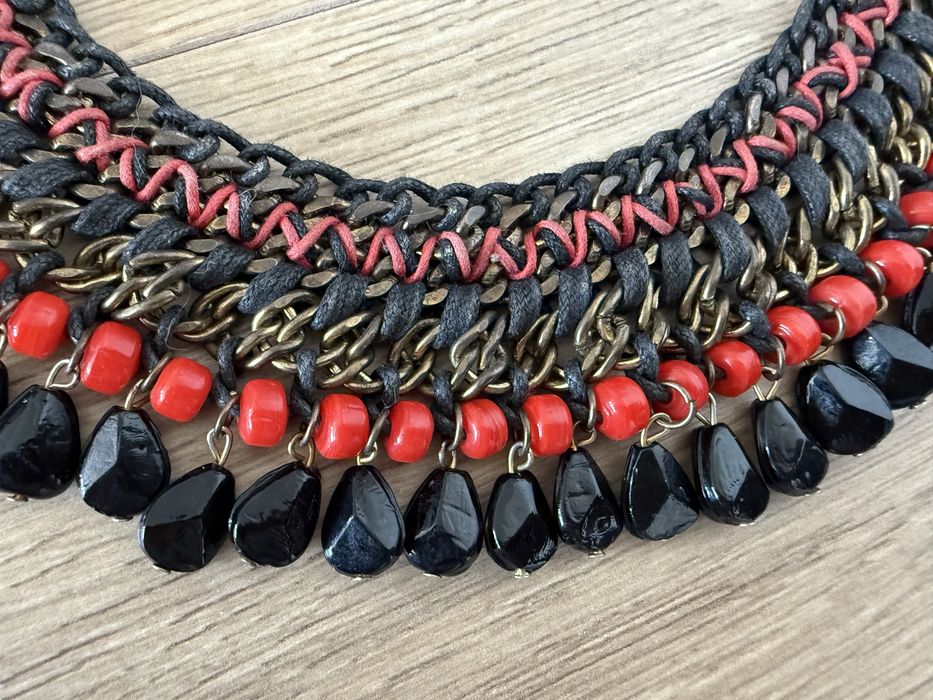 Colar statement Zara preto e vermelho