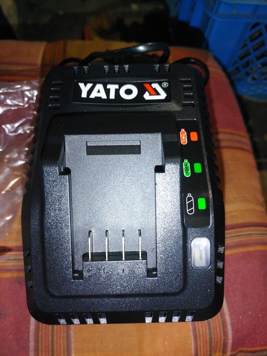 Ładowarka Yato 18V
