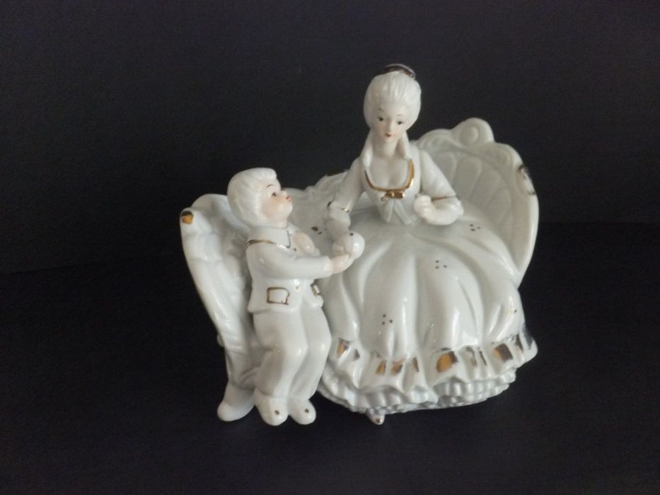 Imagem em Porcelana: A Dama e o Menino
