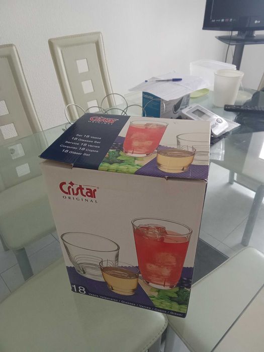 Vendo conjunto novo a estrear de 18 copos