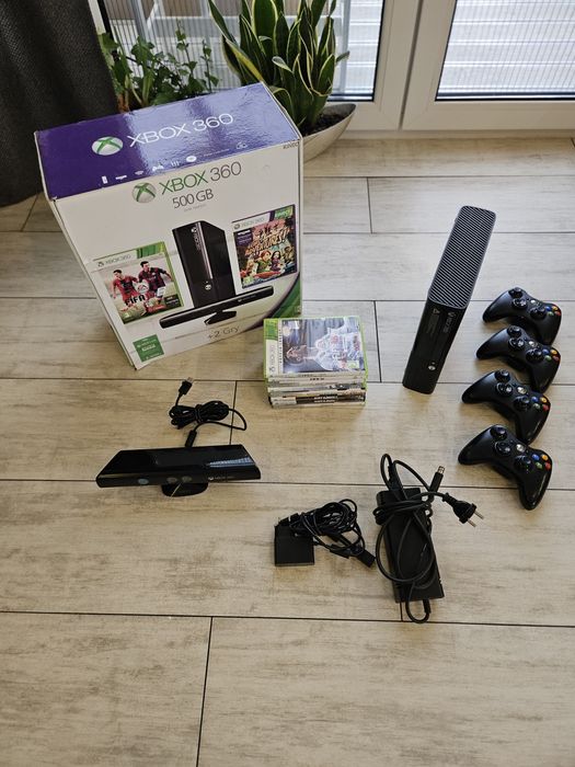 Konsola XBOX 360 + Kinect + 4 pady