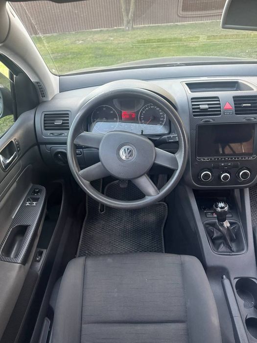 Golf V 2004 року.