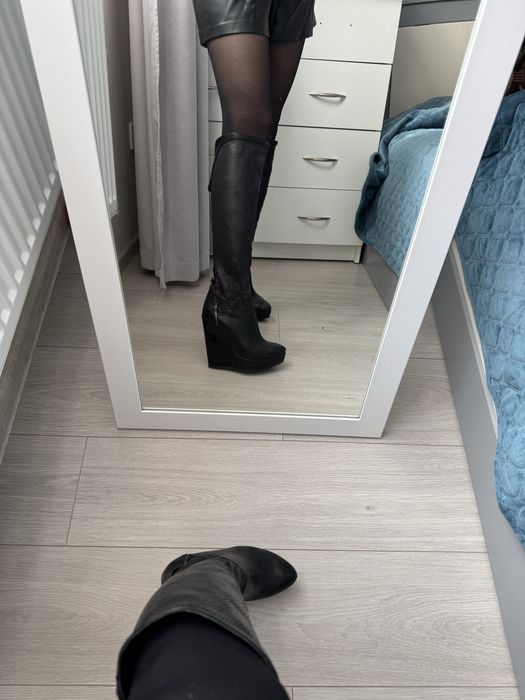 Шкіряні високі чоботи, розмір 35