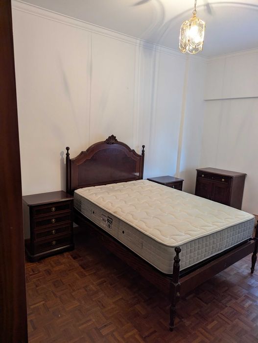 T2 em Oeiras renovado e mobilado