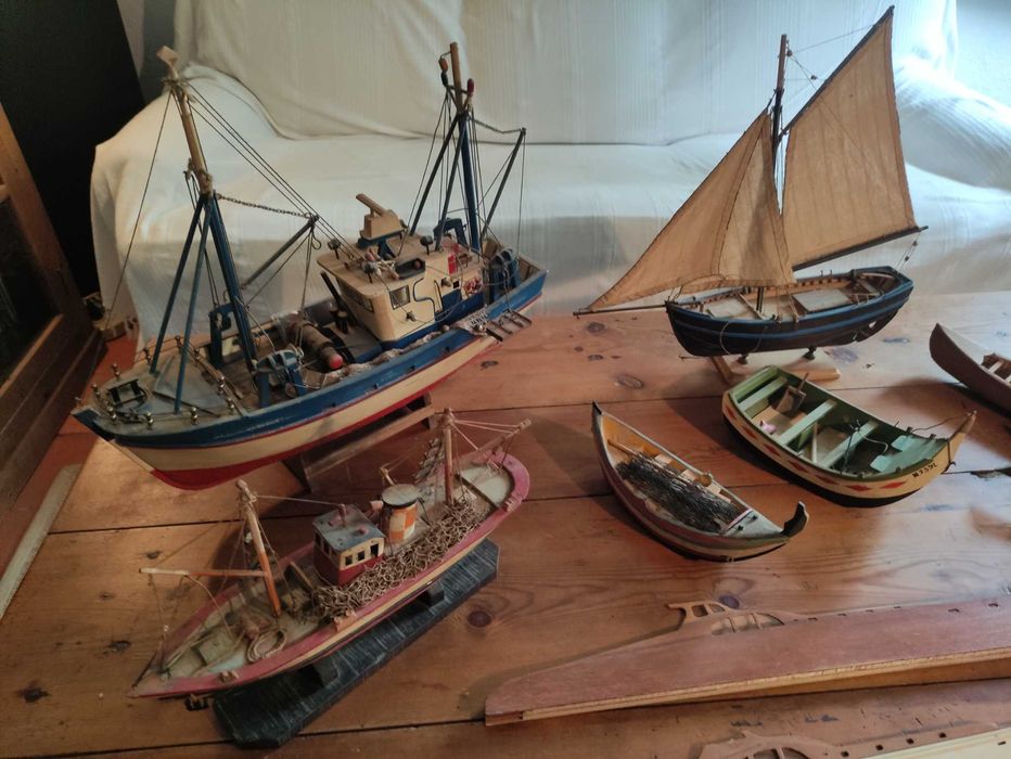 Conjunto de réplicas de barcos