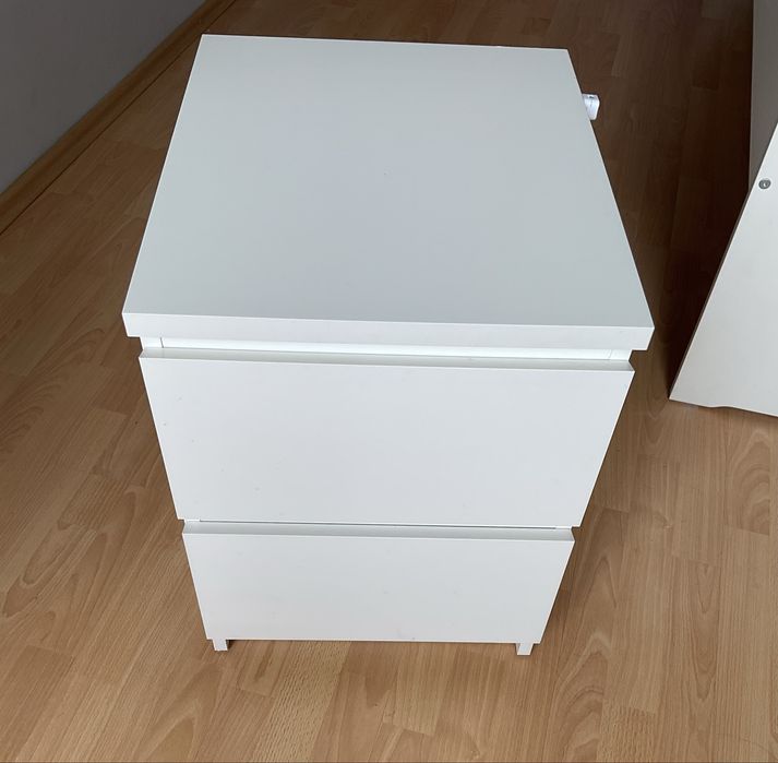 Szafka nocna z szufladami