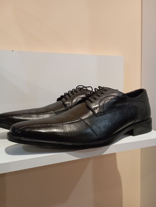 Нові шкіряні туфлі Bata 46