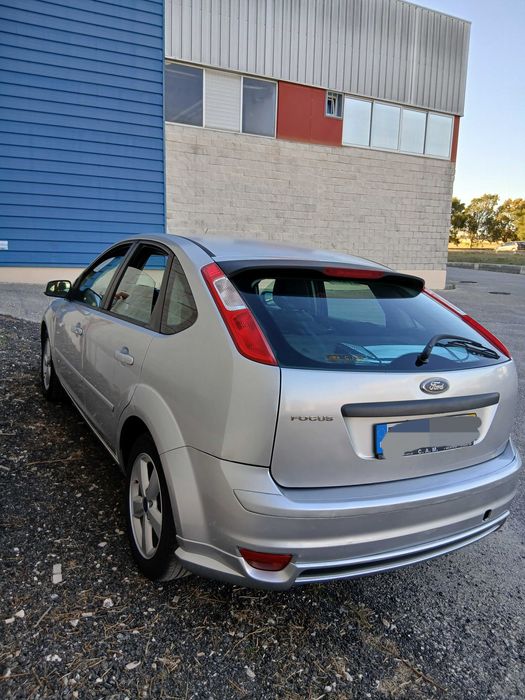 Ford Focus 2005 bem estimado