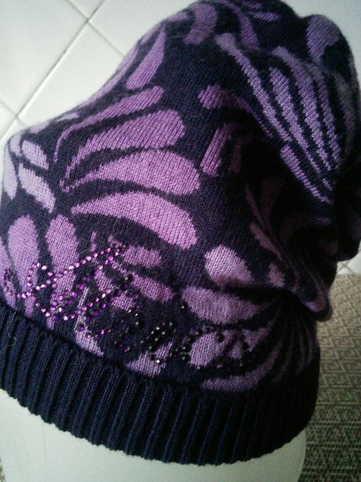 Вязанные шапочки,перчатки,берет.