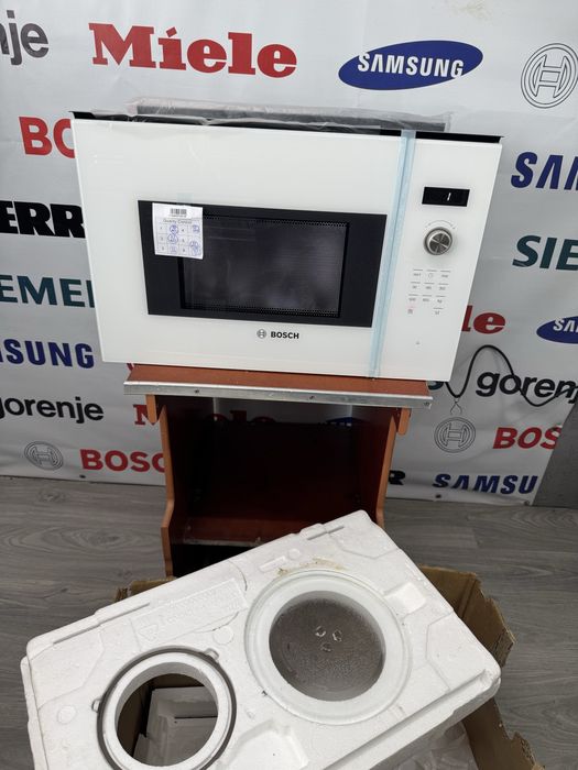 Мікрохвильовка Bosch BFL524MW0