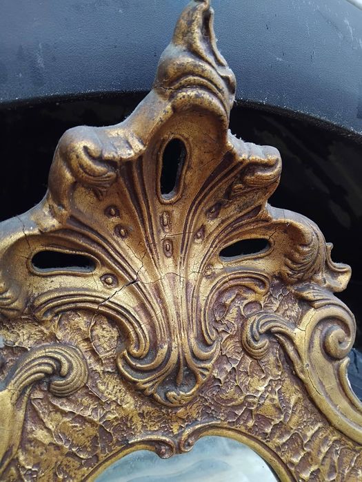 Espelho em talha dourada