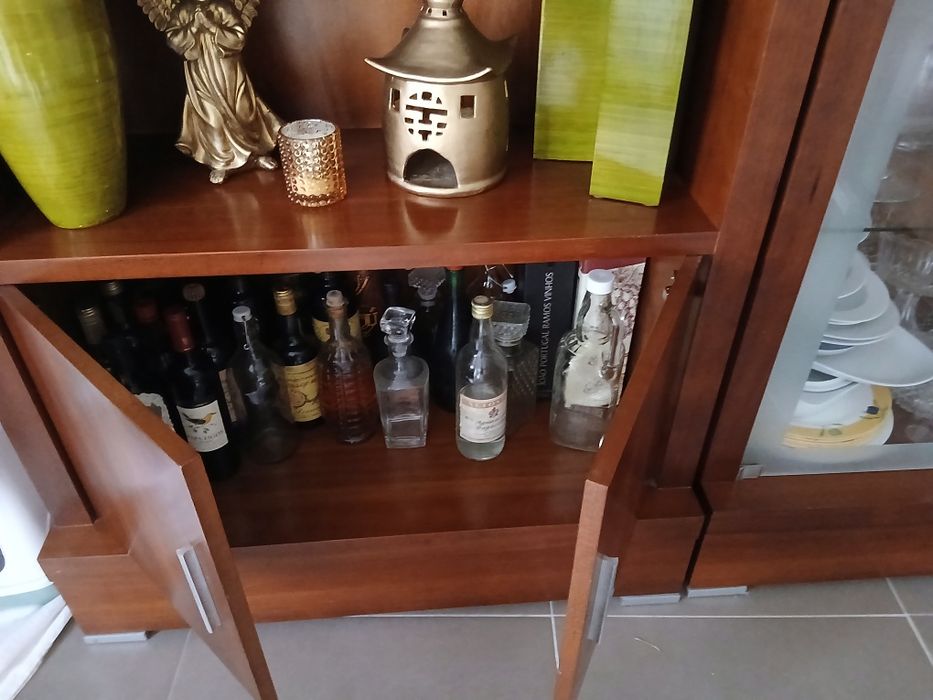 Móveis em madeira cor cerejeira