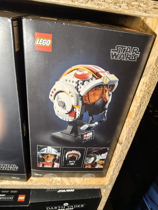LEGO 75327 Star Wars Hełm Luke’a Skywalkera™ — Czerwony Pięć