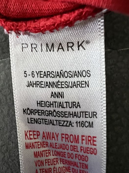 Primark czerwony bawełniany t-shirt z piłką r, 5/6 lat