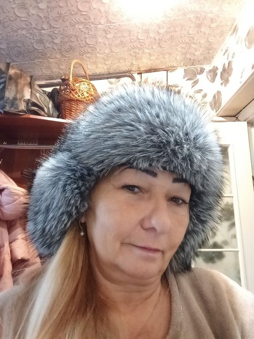 Шикарна жіноча шапка