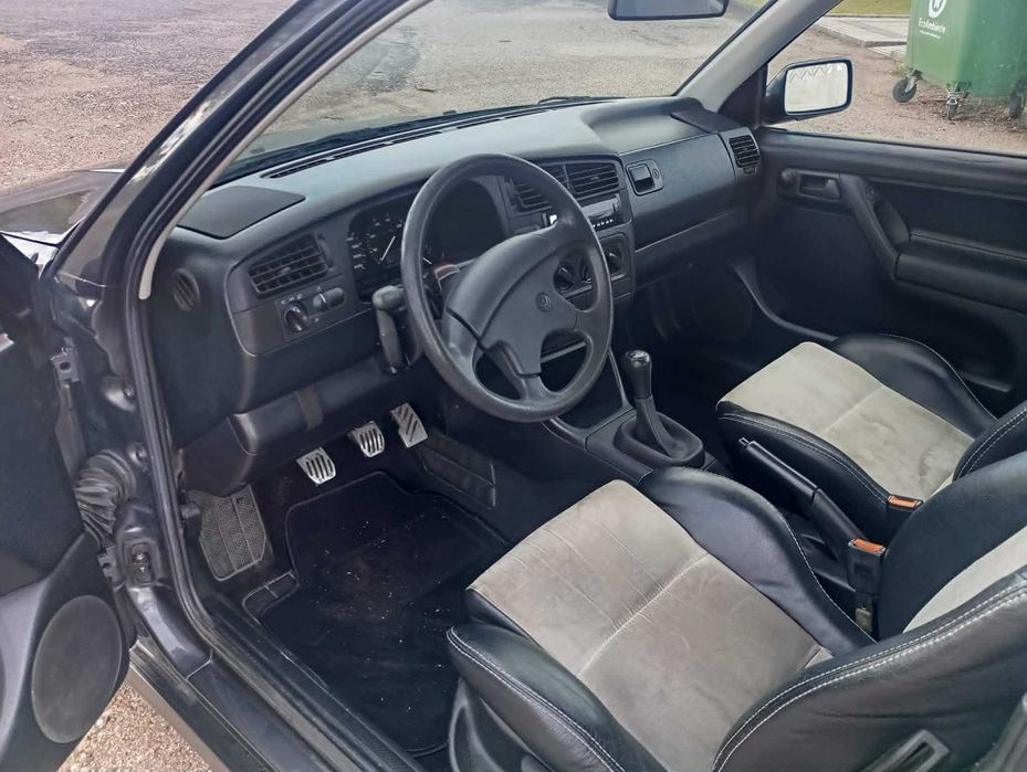 Volkswagen Golf GTI 2.0 8V