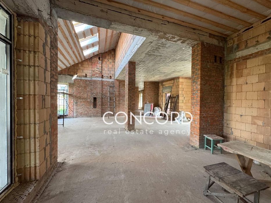 Оболонь. КМ "Чорнобилець-Оболонь", 6-та Лінія, 13. Продам будинок