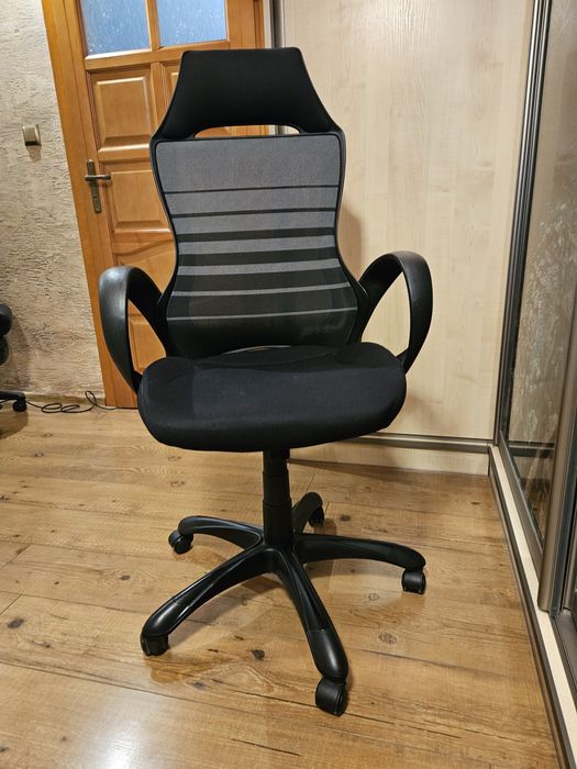 Fotel biurowy obrotowy