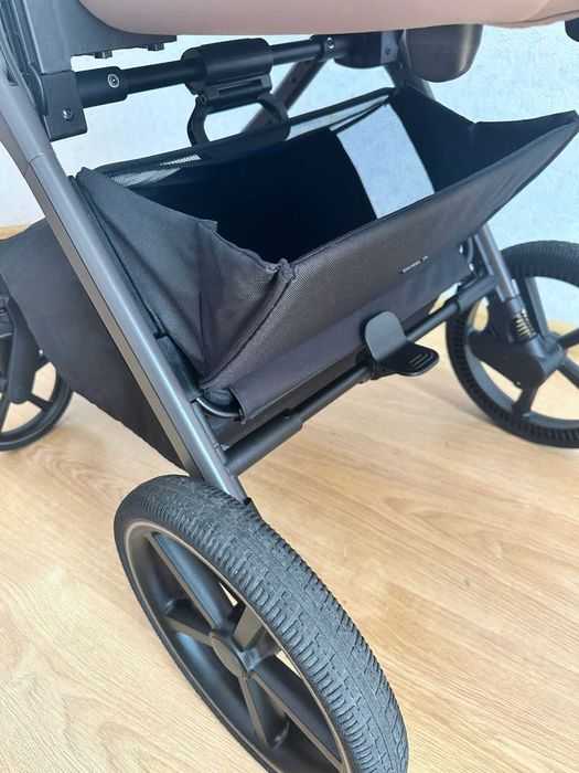Продаю коляску Carrello Vector 2 в 1 + автолюлька Carrello Vega. Колір Cupcake Beige.