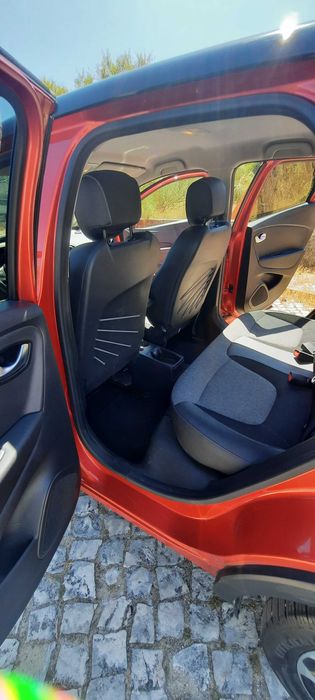 Vendo Renault Captur 0.9 TCe Exclusive a gasolina de 2019, num estado irrepreensível e com apenas 80000km reais.