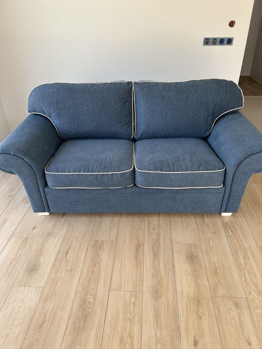 Sofa z funkcją spania w kolorze niebieskim