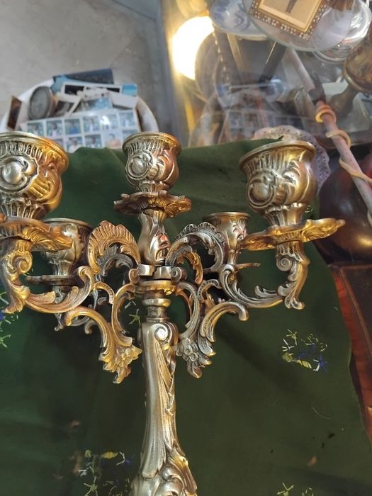 Par de candelabros em bronze  com 5 velas