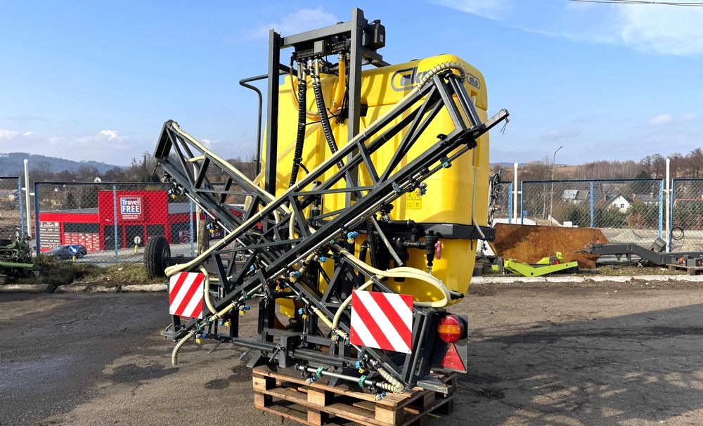 Навісний обприскувач AKP 1200 - 2011 рік - 12 м