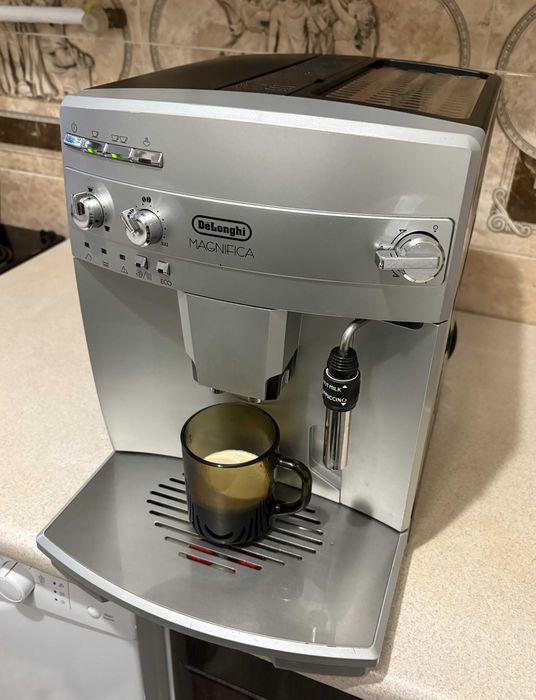 Кофеварка DeLonghi Magnifica кофемашина кавоварка є відео!