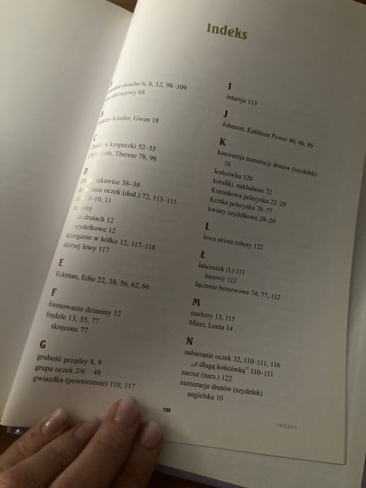 Szale poncha peleryny książka