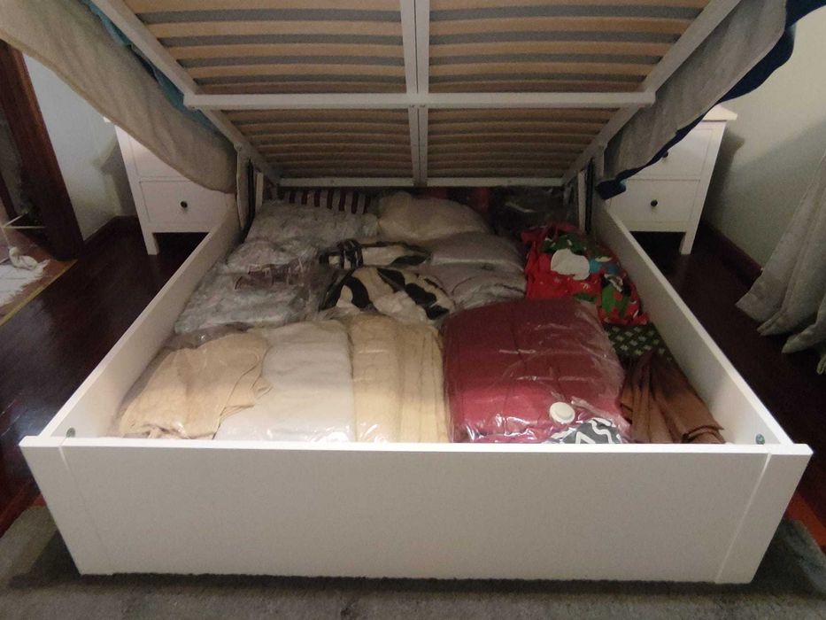Quarto IKEA Completo – Cama + Colchão + 2 Mesas + Extras