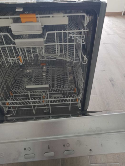 Вживана вбудована посудомийна машина Miele 60 см клас A+++