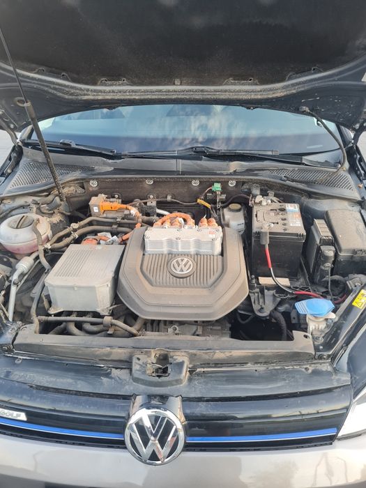Продам  Volkswagen e-Golf