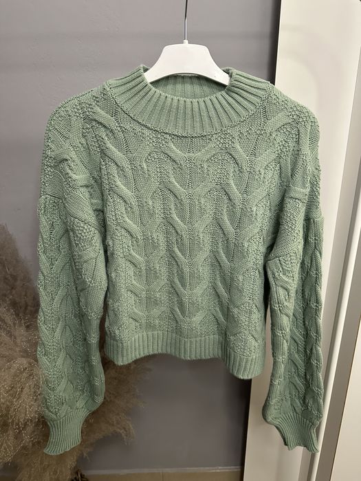 Sweter Latynka krótki warkoczowy splot szałwiowy kolor