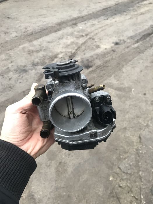 Продам дросельну заслонку на пасат б5