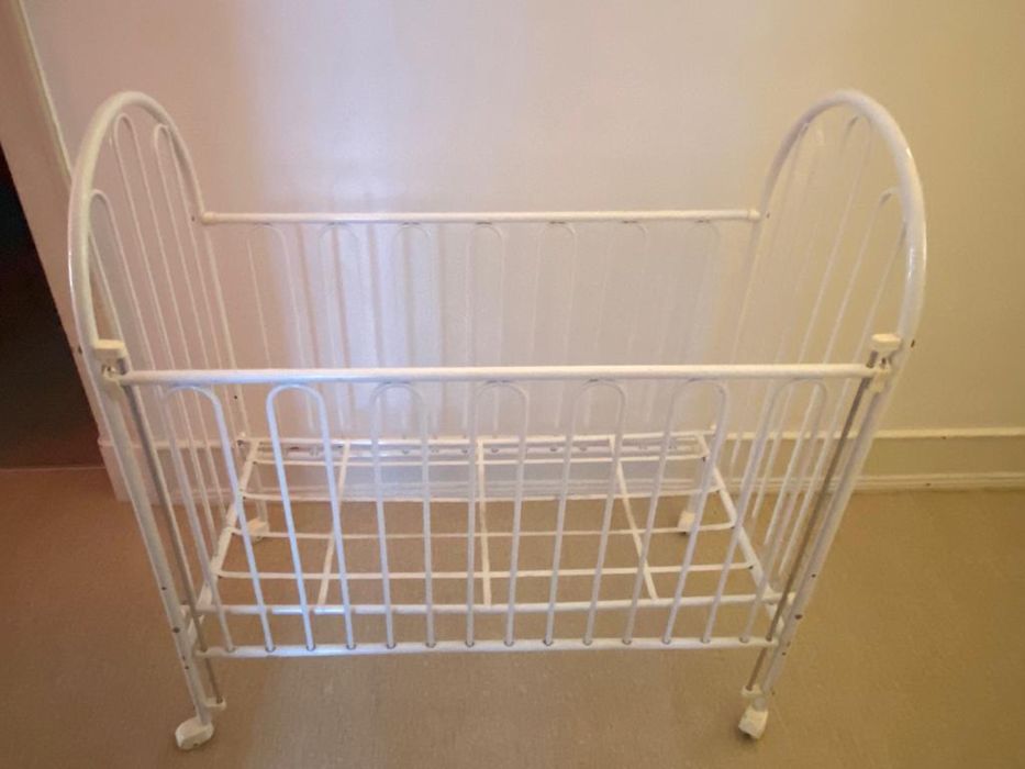 Camas de bebé de ferro