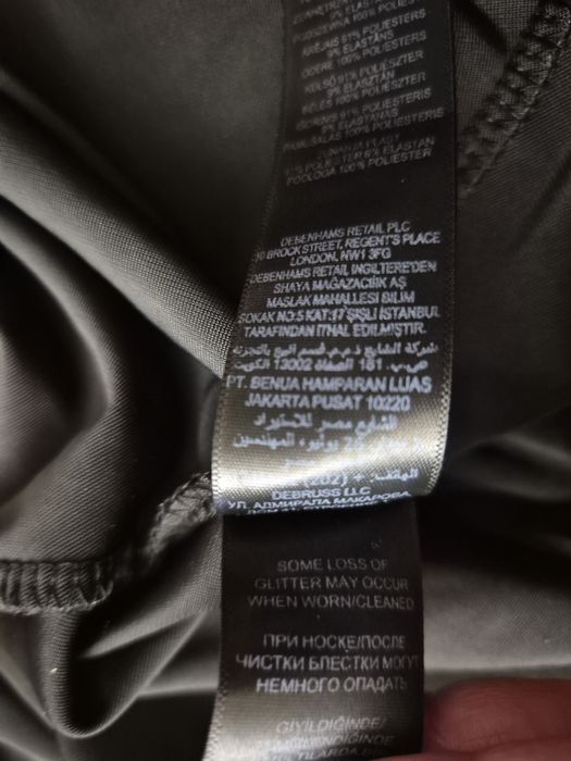 Неймовірно гарна чорна сукня з блиском.
