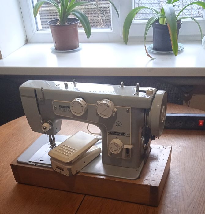 Швейна машинки з електроприводом  та ручні