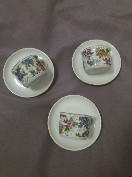 Chávenas, Copos de licor e pratos antigos