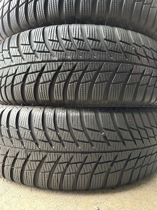 215/65/17 Bridgestone Blizzak Lm001