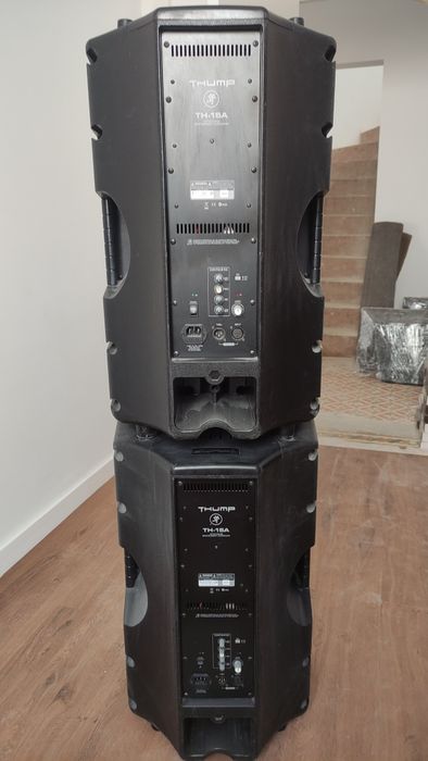 Colunas Mackie Thump TH-15A