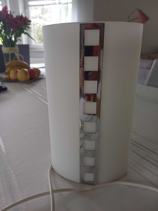 Lampka nocna biała szklana