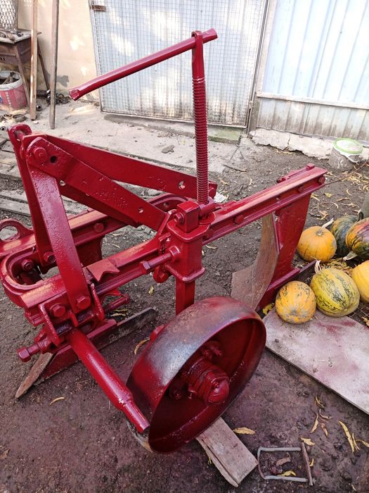 Плуг двох корпусний