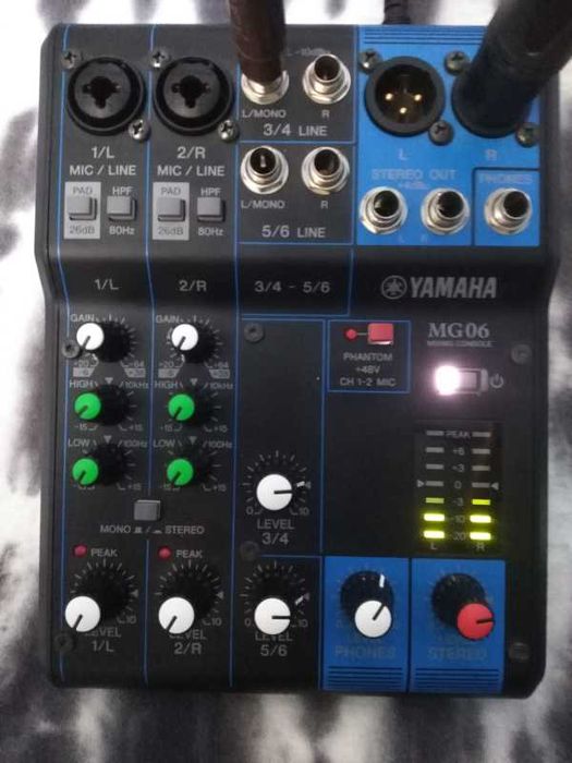 Mesa de Mistura Yamaha MG06 Como Novo (Com Manual e Cabo Original)