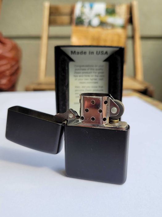 Zapalniczka ZIPPO czarna matowa 2018 Oryginalna