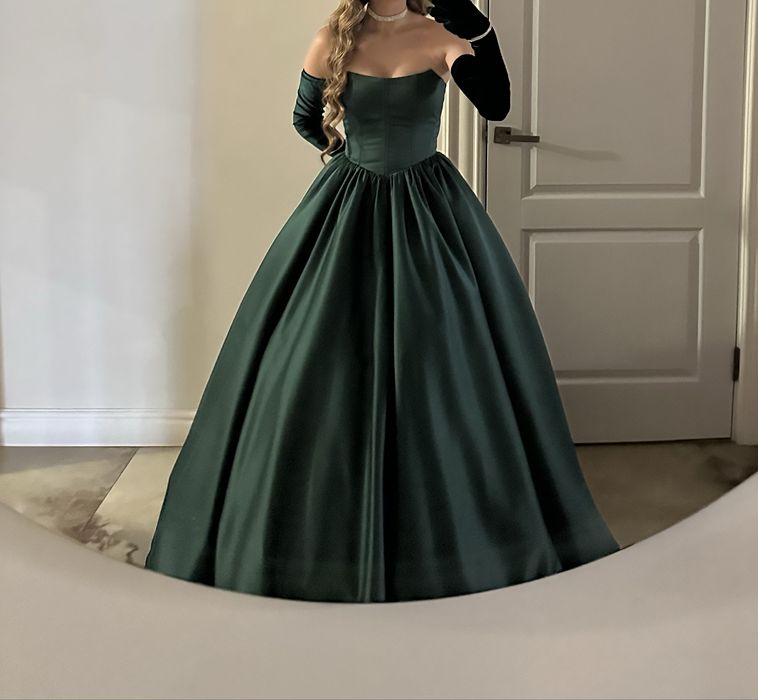 Продаю плаття , одягала 1 раз на випускний , деталі за номером