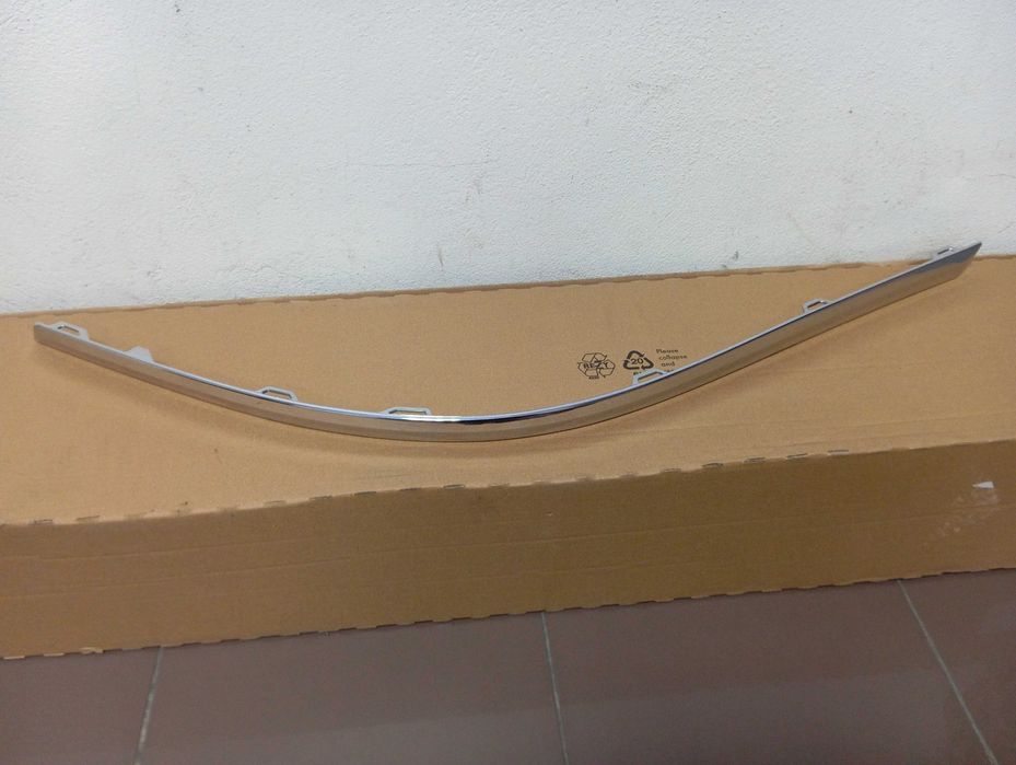 Friso Novo de para-choques  Traseiro esquerdo VW Passat B7 Sedan